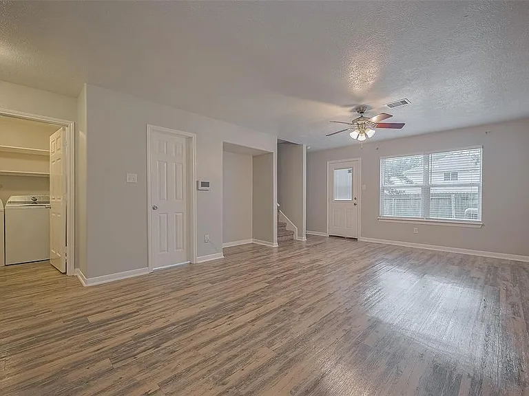 5009 Willow Point Dr — Photo 4