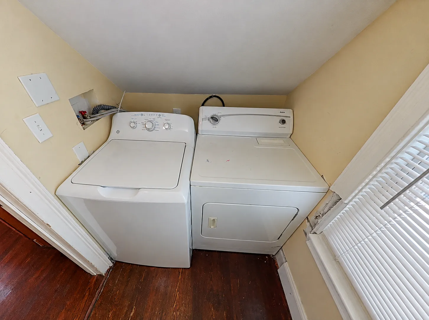 81 Hillside Street — Photo 4