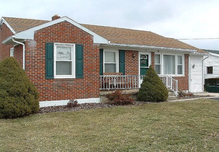 19 Reynolds Ave photo 1