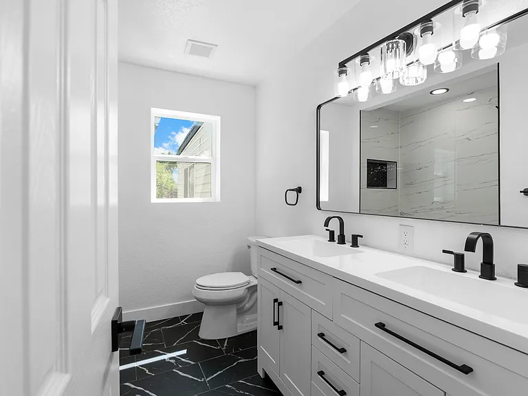 2640 Oneida St — Photo 14