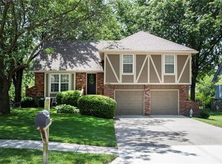 14400 S Summertree Ln, Olathe, KS 66062