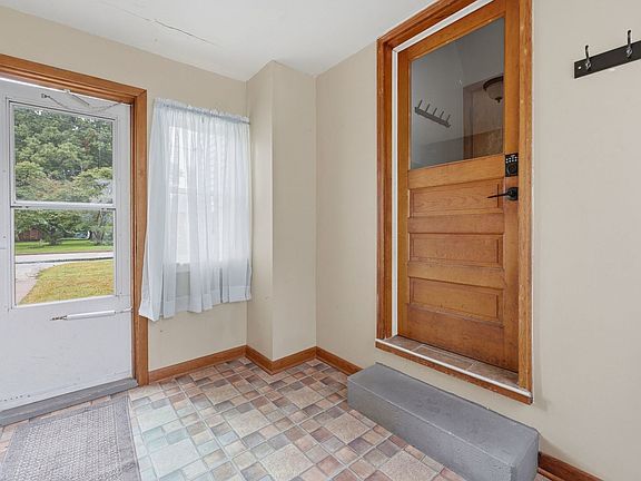 3rd image of 402 SW 7th Ave