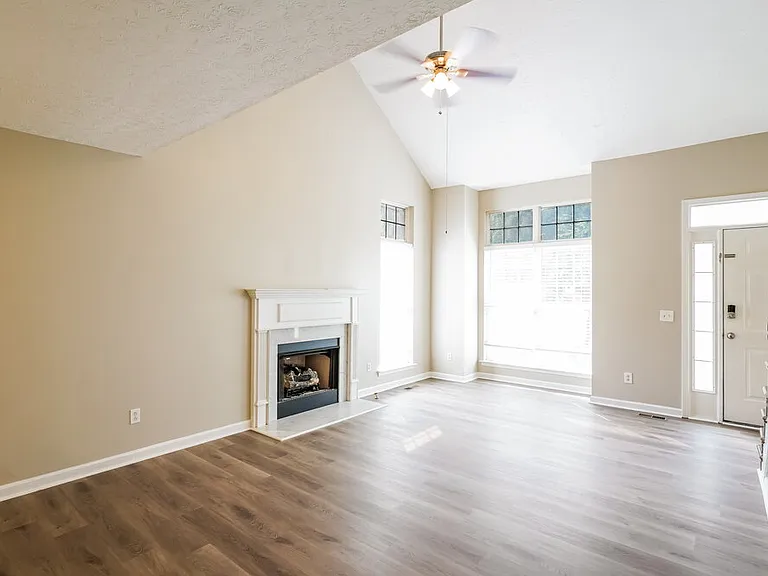 131 E Braxton Ln — Photo 4