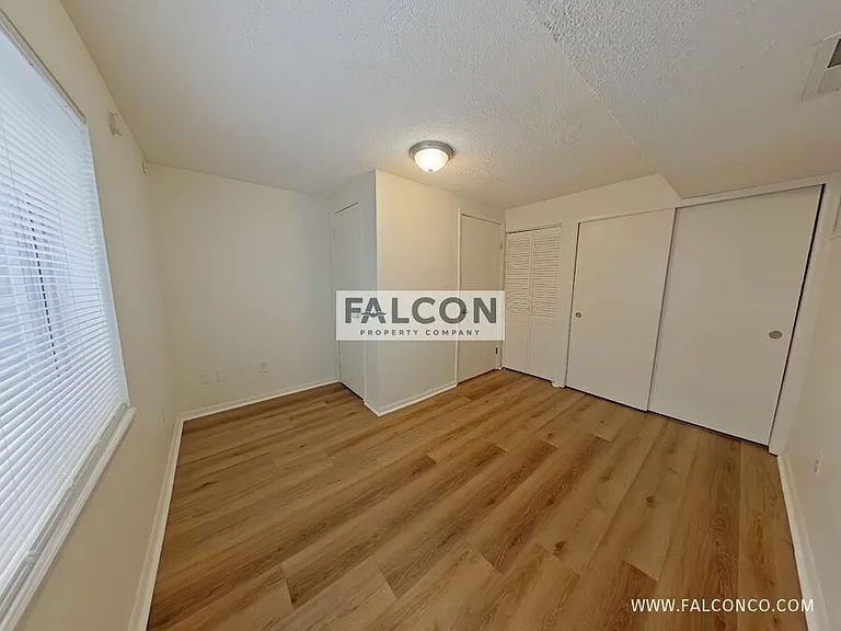 1910 Whitehorn Dr N — Photo 13