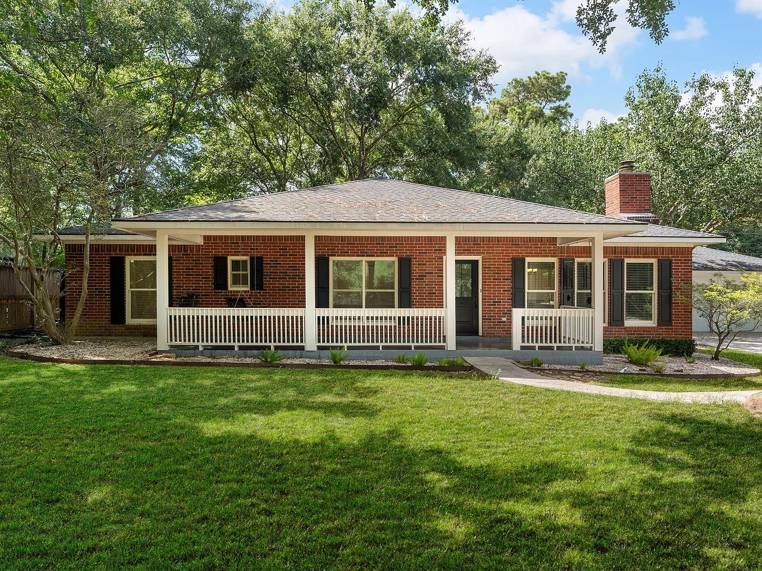 3 bed, 2.0 bath, 1692 sqft, $2,700 — Photo 3