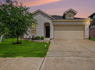 214 Water Grass Trl, Clute, TX 77531