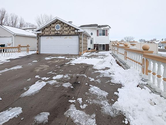 3rd image of 238 Pinewood Blvd