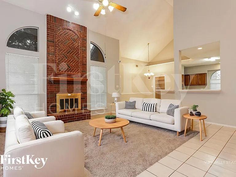 2329 Bent Brook Dr — Photo 4