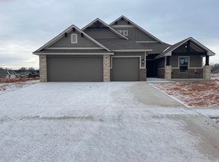 2405 Creekview Trl, Moore, OK 73160
