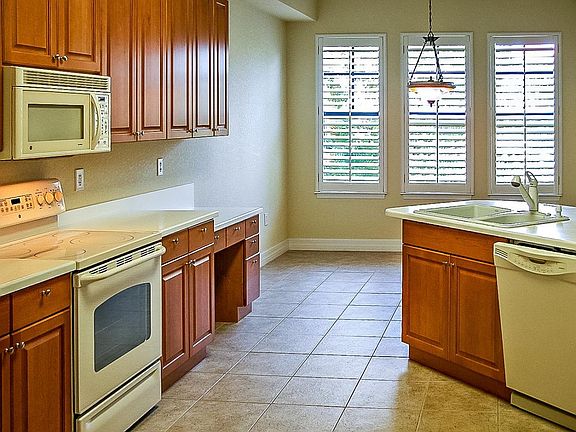 5th image of 94 Vivante Blvd Unit 9428