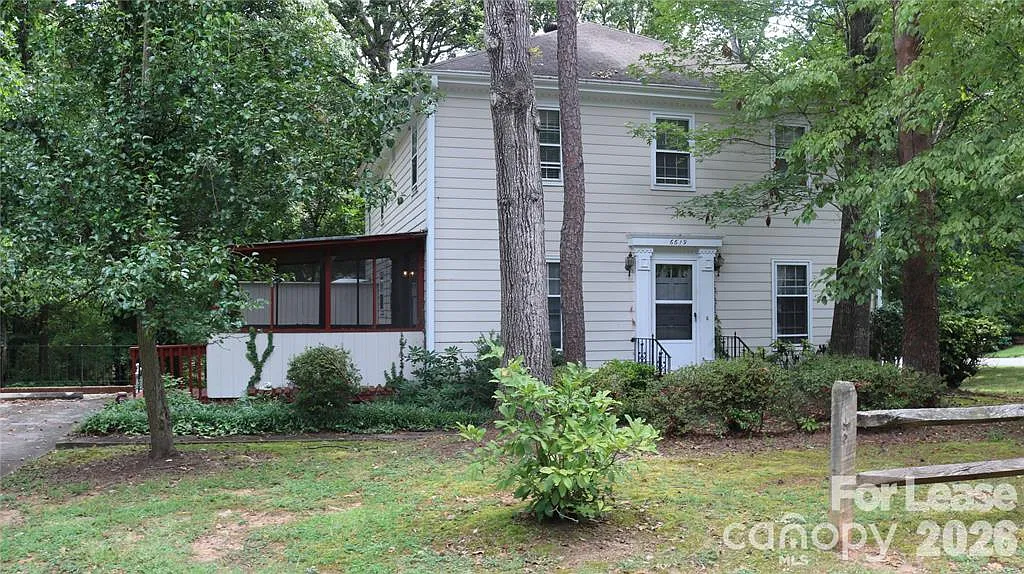 2 bed, 1.5 bath, 1270 sqft, $1,600 — Photo 1