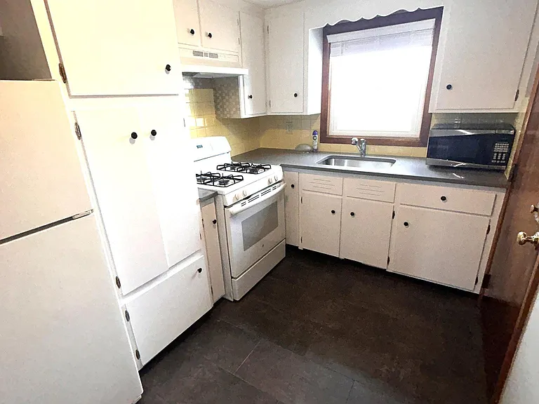 28 Curlew Rd #D — Photo 2