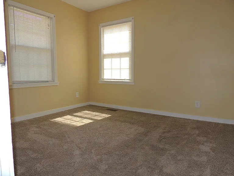 300 Rose Ave — Photo 8