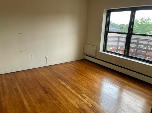 2375 Hudson Terrace image 4 of 14