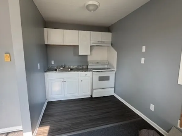 907 W 4th St, Sterling, IL