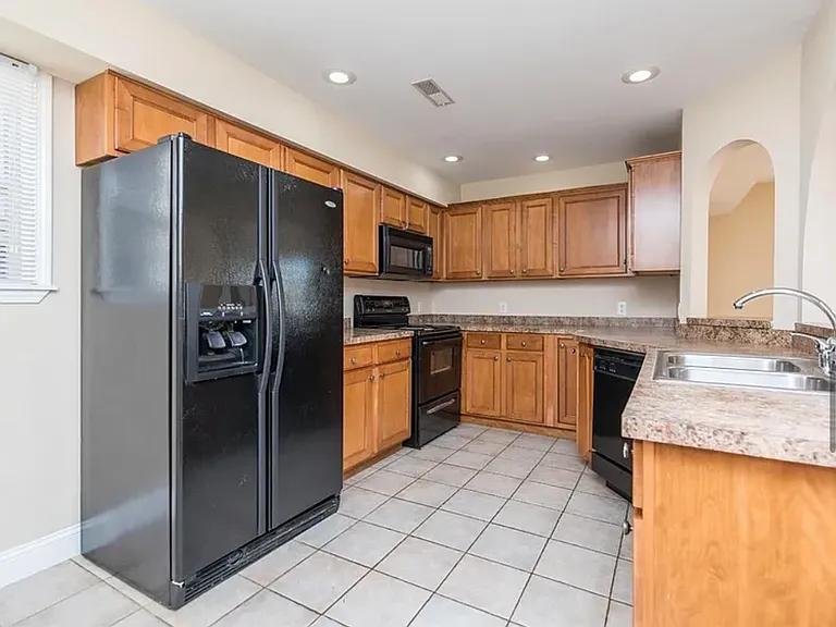 618 Hampton Way #A — Photo 10