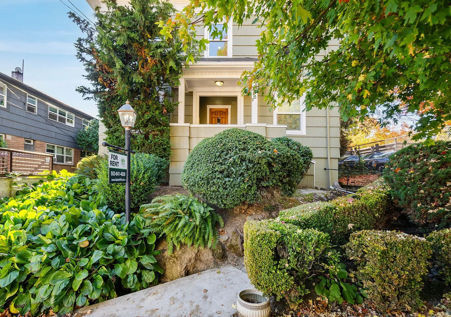 Knob Hill Court — Photo 2