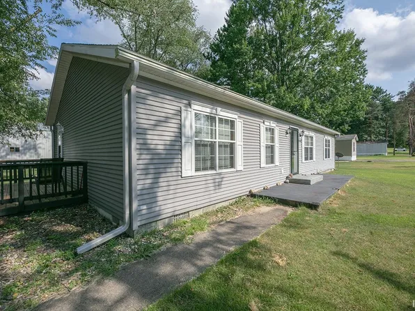 53162 Pine Dr, Middlebury, IN 46540