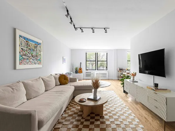 599 E 7th St APT 2F, Brooklyn, NY 11218
