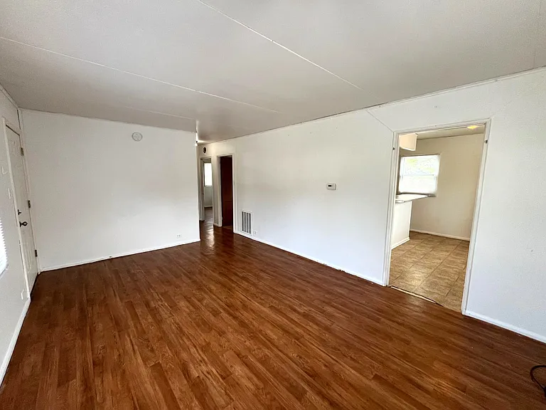 1620 Melrose Dr — Photo 3