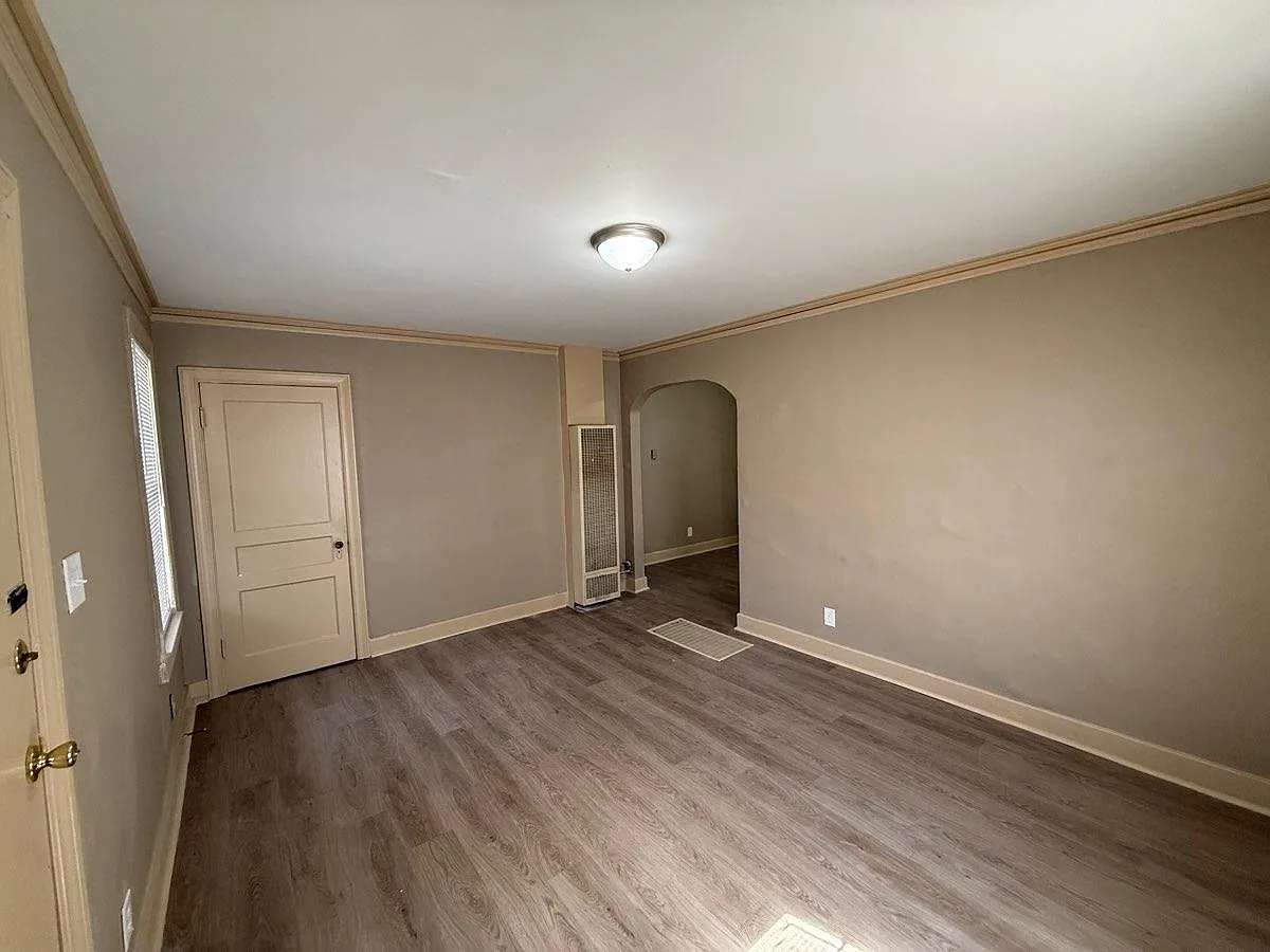 1 bed, 1.0 bath, 1295 sqft, $825 — Photo 3