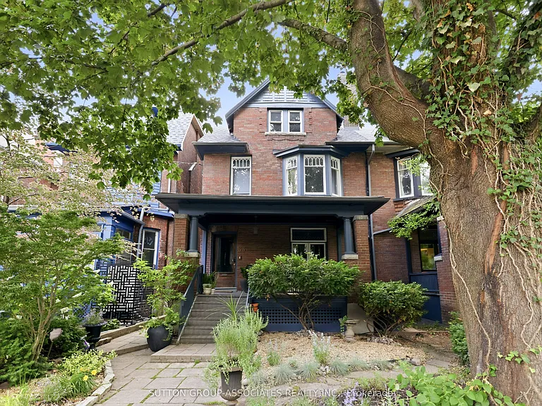 33 Albany Ave — Photo 2