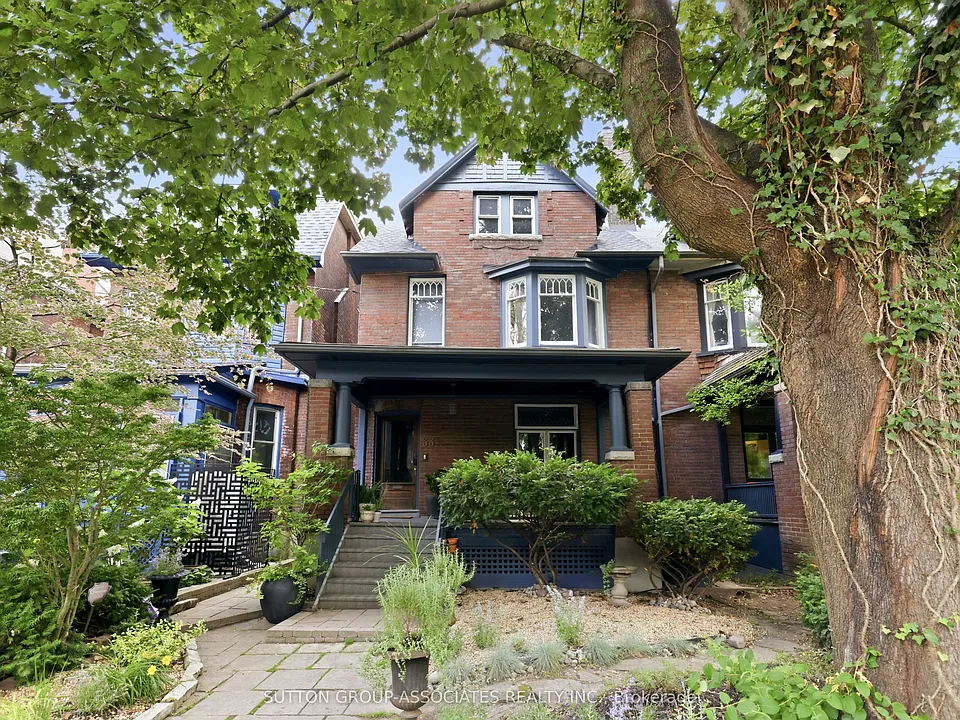 33 Albany Ave
