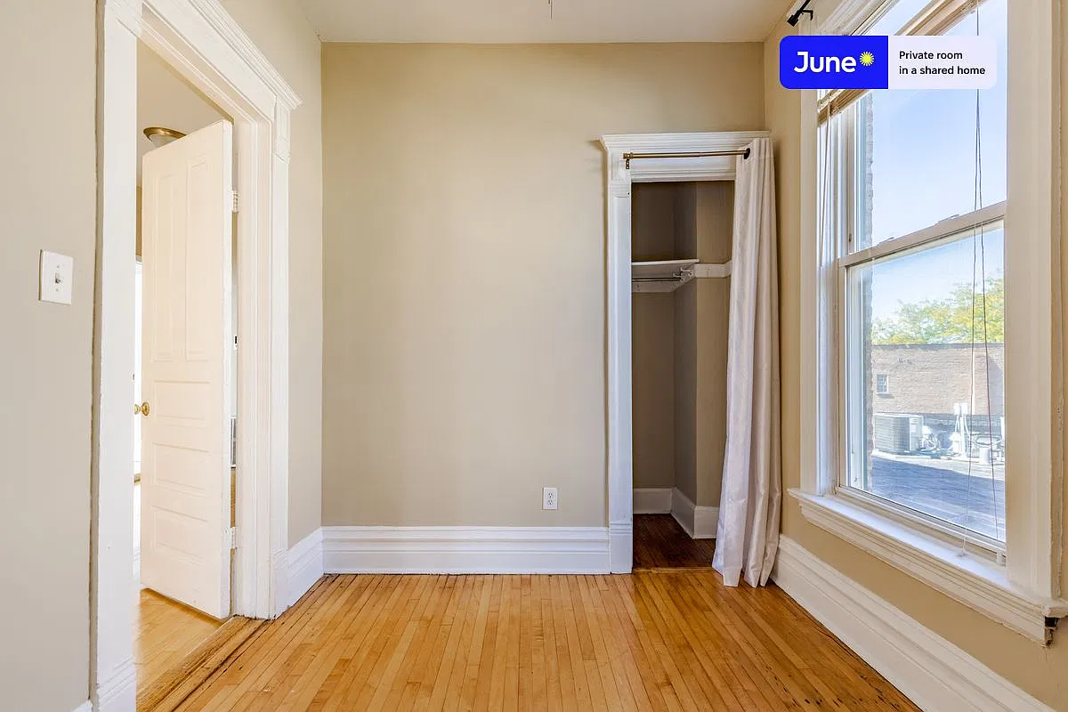 Full bedroom in 4 bed/2 bath home in Wicker Park #1534 C — Photo 2