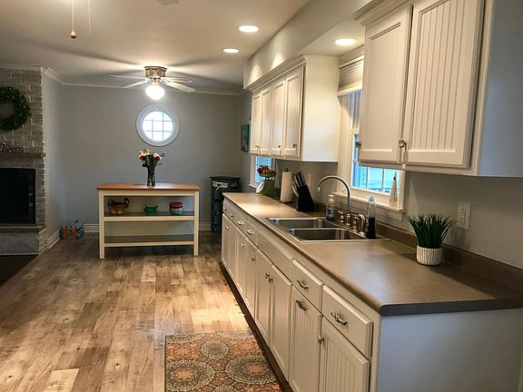 3rd image of 301 Spruce Dr