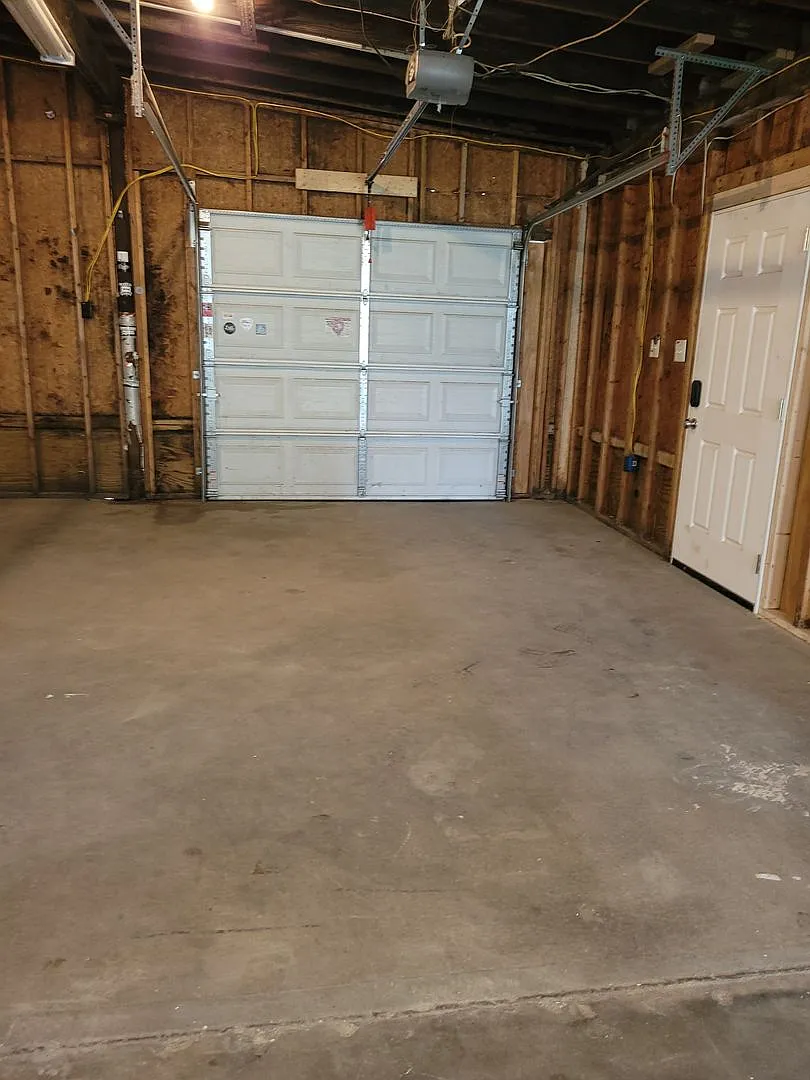 565 West Market Street — Photo 2