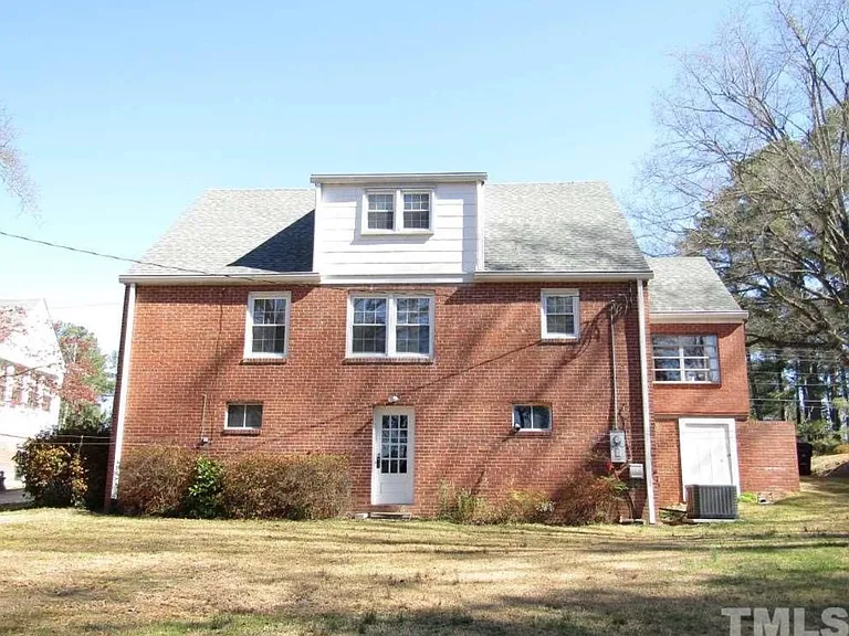 633 Spring Ln — Photo 13