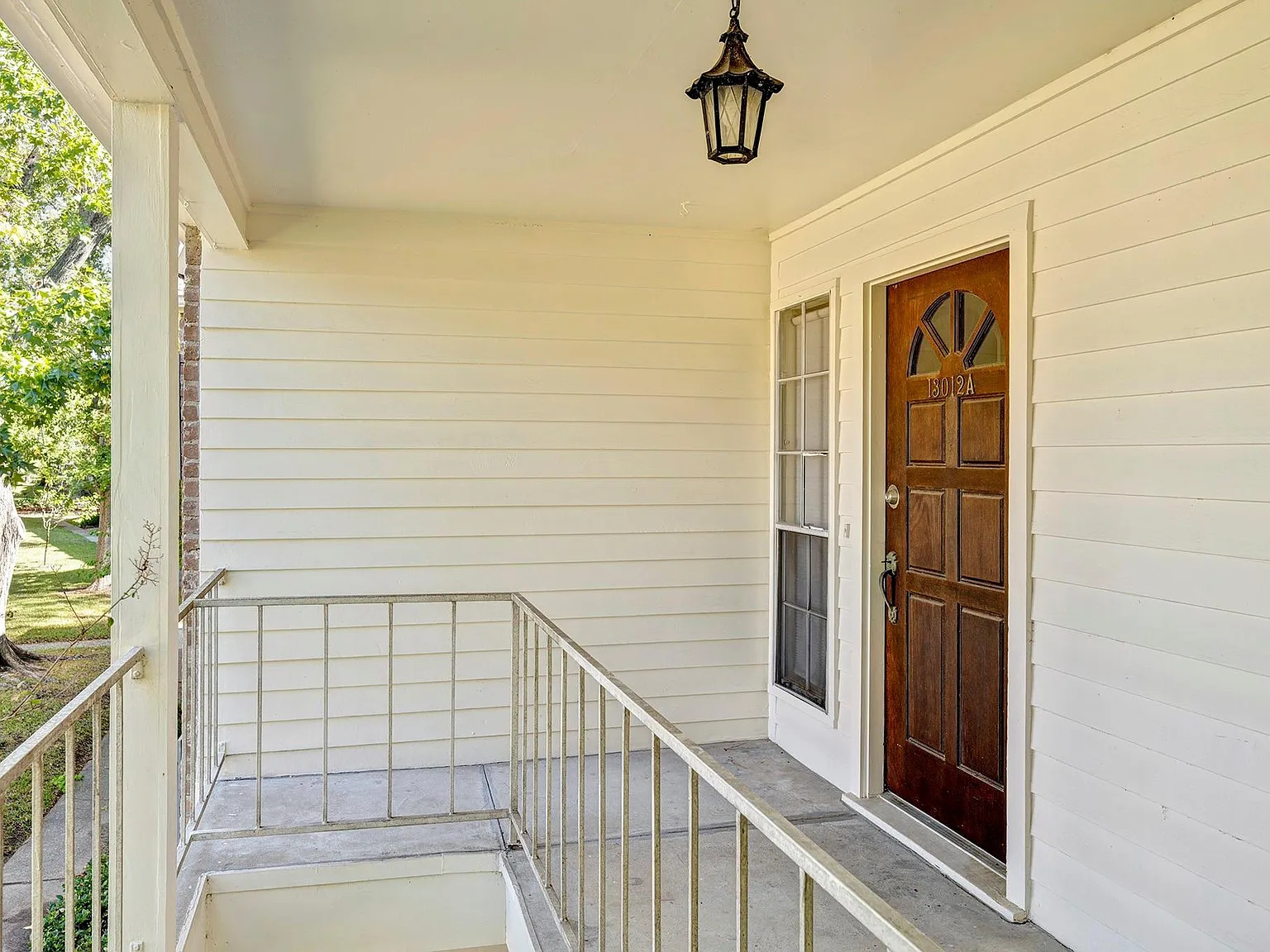 2 bed, 1.0 bath, 903 sqft, $1,600 — Photo 3