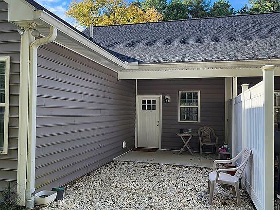 2nd image of 124 Gordon Ln #A-b