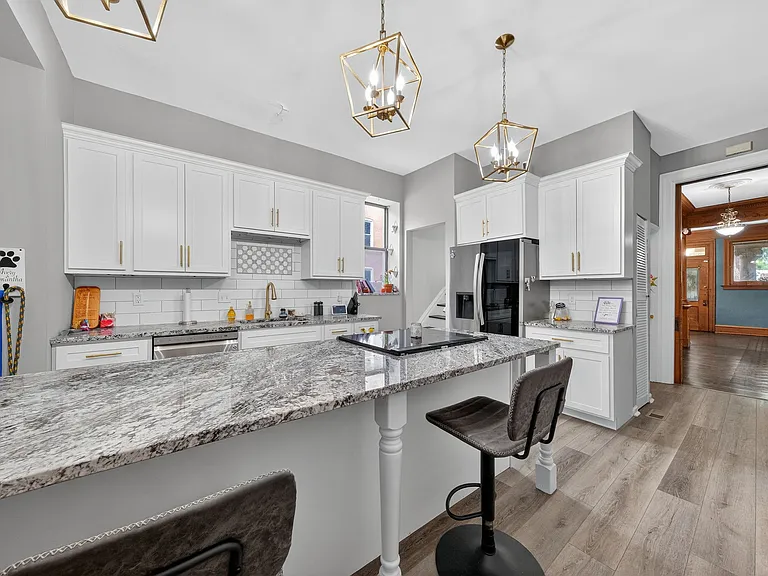 4330 W Pine Blvd — Photo 3