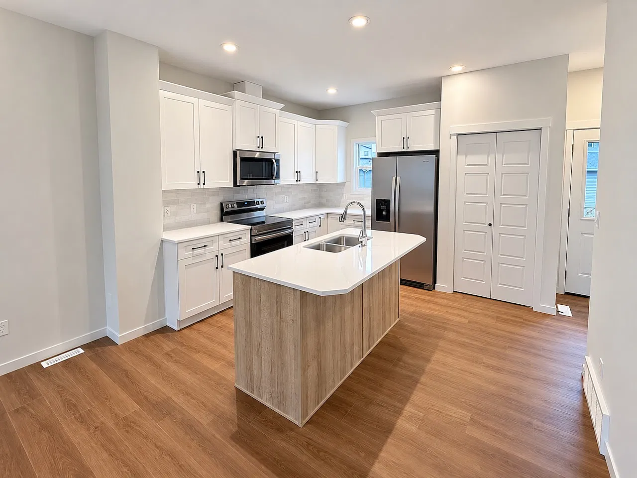 3 Bed Double Garage Utilities Included — Photo 4