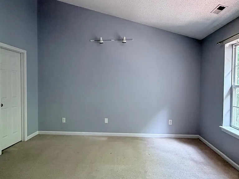 3409 Whitney Ave #6 — Photo 11