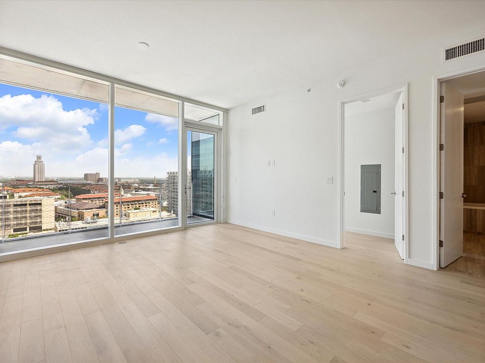 1st image of 313 W 17th St #1502