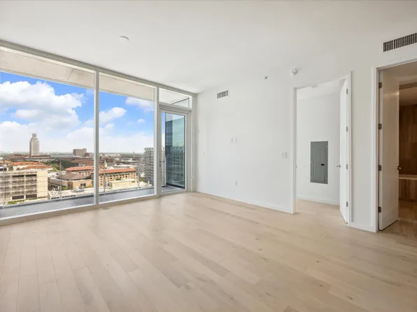 313 W 17th St #1502, Austin, TX 78701