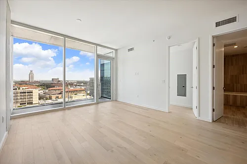 313 W 17th St #1502 Photo 1