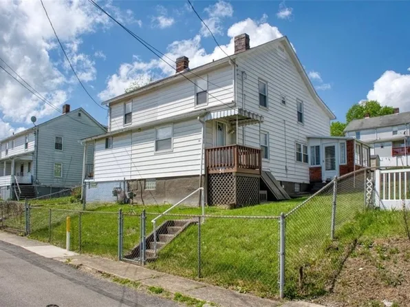 51 Sycamore St, Muse, PA 15350