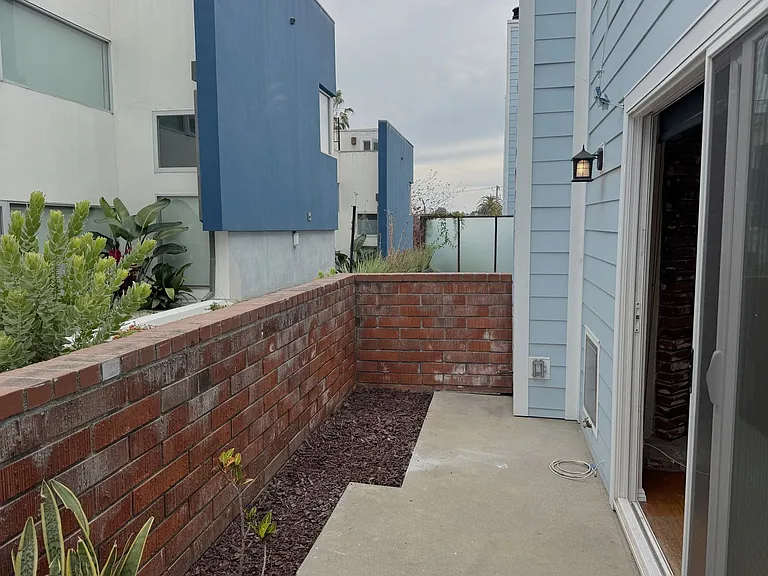 1823 11th St #5 — Photo 3