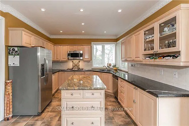 704 Foxcroft Blvd — Photo 7