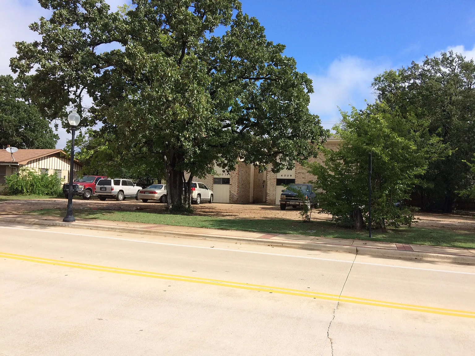 College Main 4007 - D — Photo 2