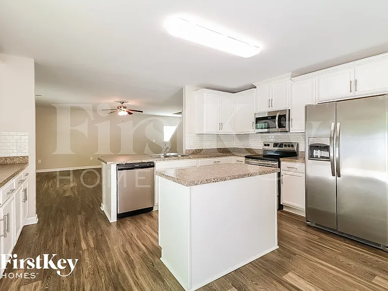 310 Sawyer Ln — Photo 5