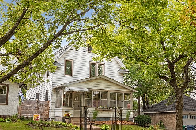 Welcome to 1818 5th St. NE!
