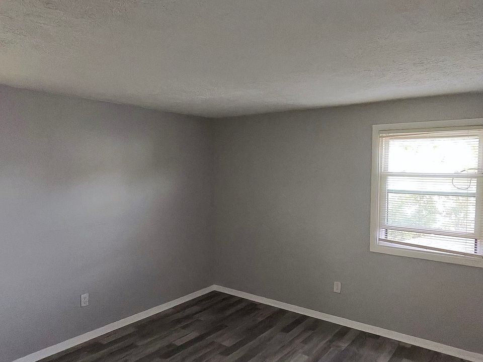 2nd image of 802 Maple St