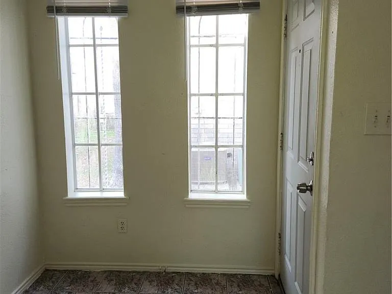 417 N 28th St #8 — Photo 2