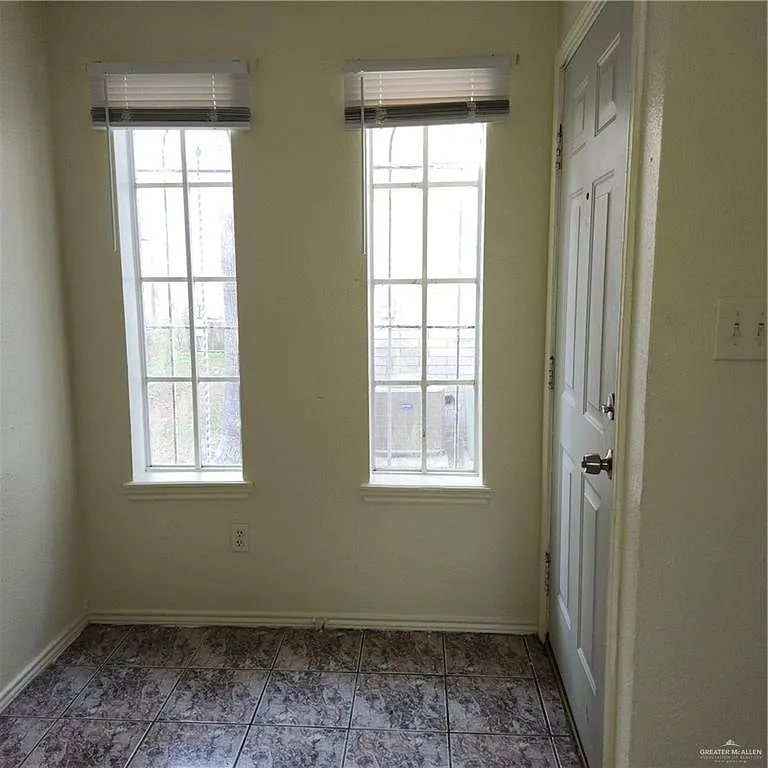 Building Photo - 417 N 28th St #8