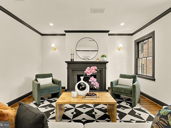 4th image of 4415 Volta Pl NW