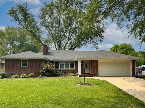 938 Bluecrest Dr, Rockford, IL 61107